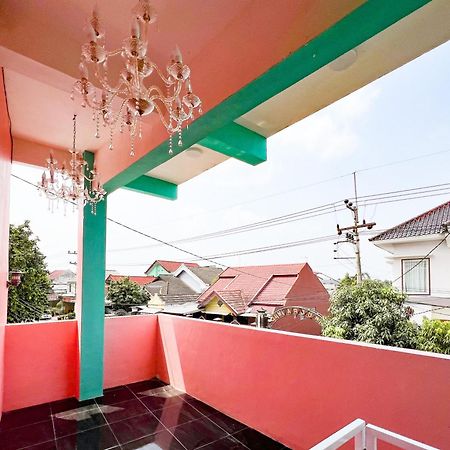 Reddoorz Near Sunrise Mall Mojokerto מראה חיצוני תמונה