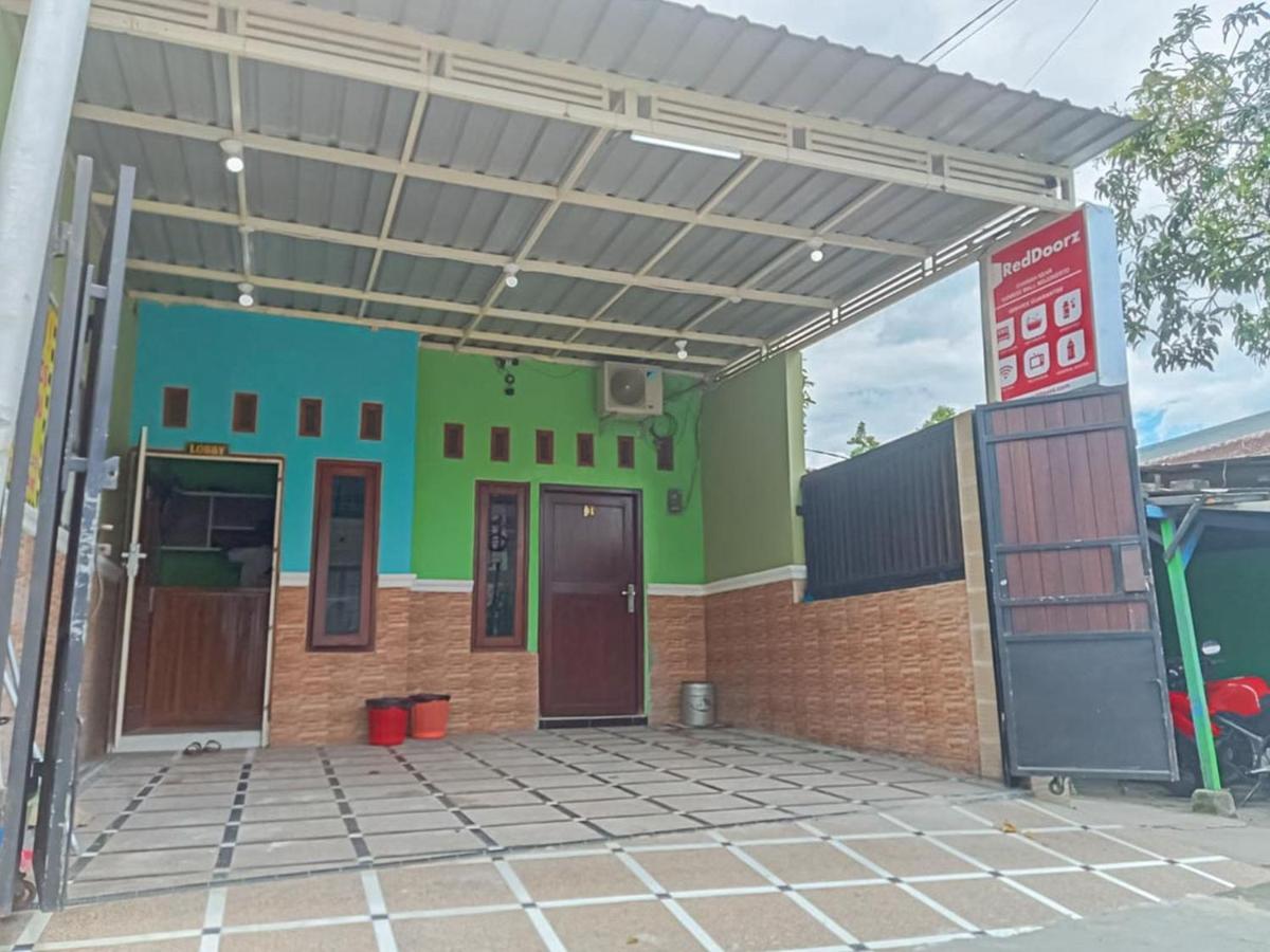 Reddoorz Near Sunrise Mall Mojokerto מראה חיצוני תמונה