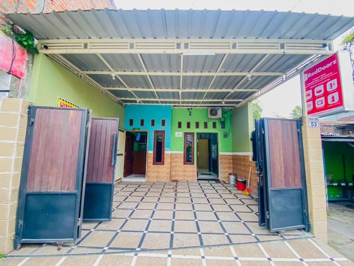 Reddoorz Near Sunrise Mall Mojokerto מראה חיצוני תמונה