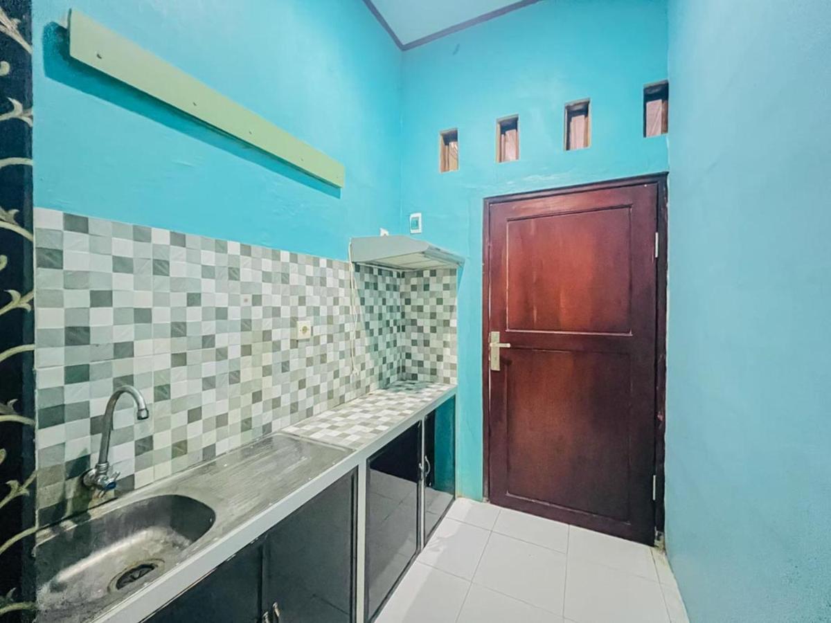 Reddoorz Near Sunrise Mall Mojokerto מראה חיצוני תמונה