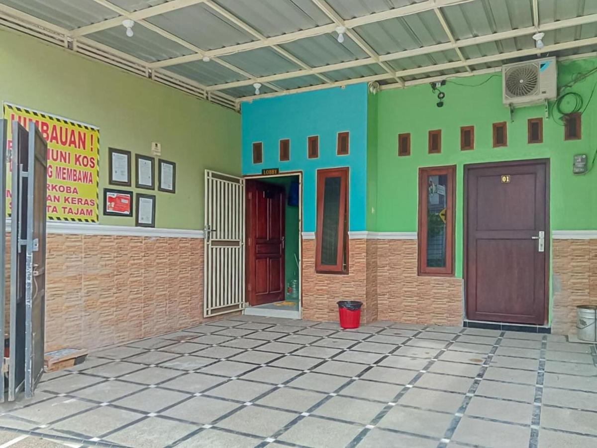 Reddoorz Near Sunrise Mall Mojokerto מראה חיצוני תמונה