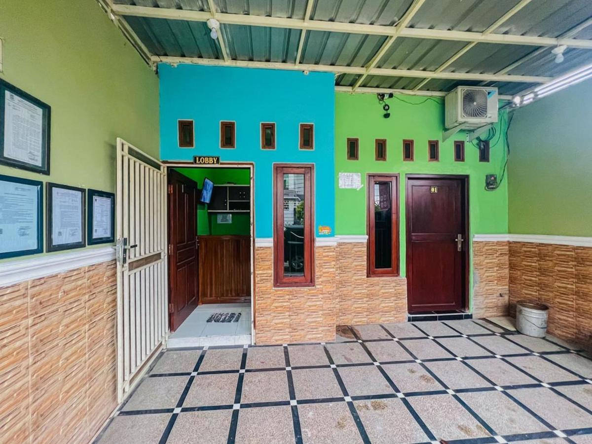 Reddoorz Near Sunrise Mall Mojokerto מראה חיצוני תמונה