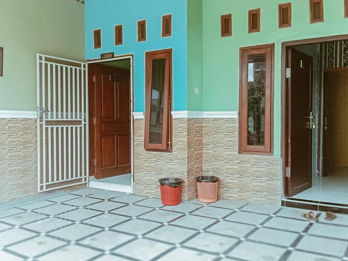 Reddoorz Near Sunrise Mall Mojokerto מראה חיצוני תמונה