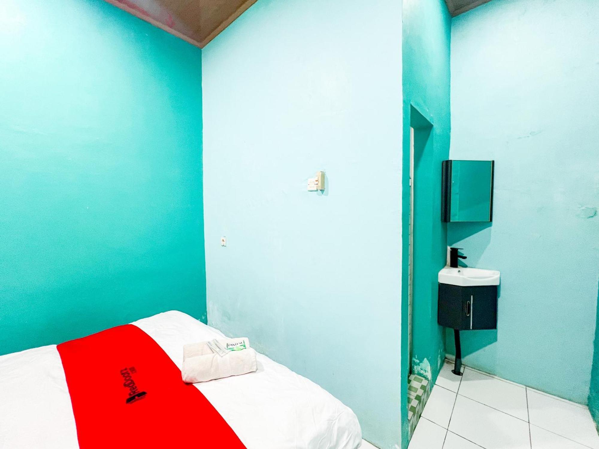 Reddoorz Near Sunrise Mall Mojokerto מראה חיצוני תמונה