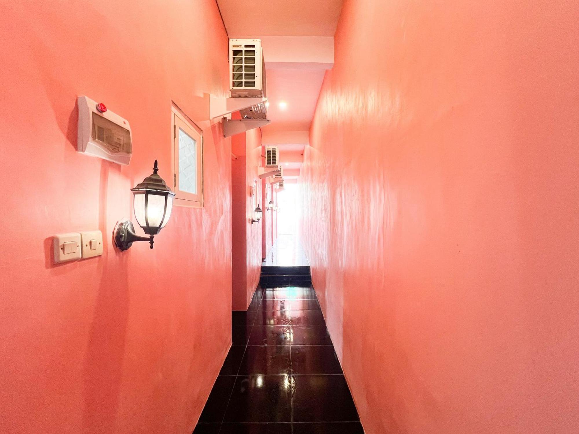 Reddoorz Near Sunrise Mall Mojokerto מראה חיצוני תמונה