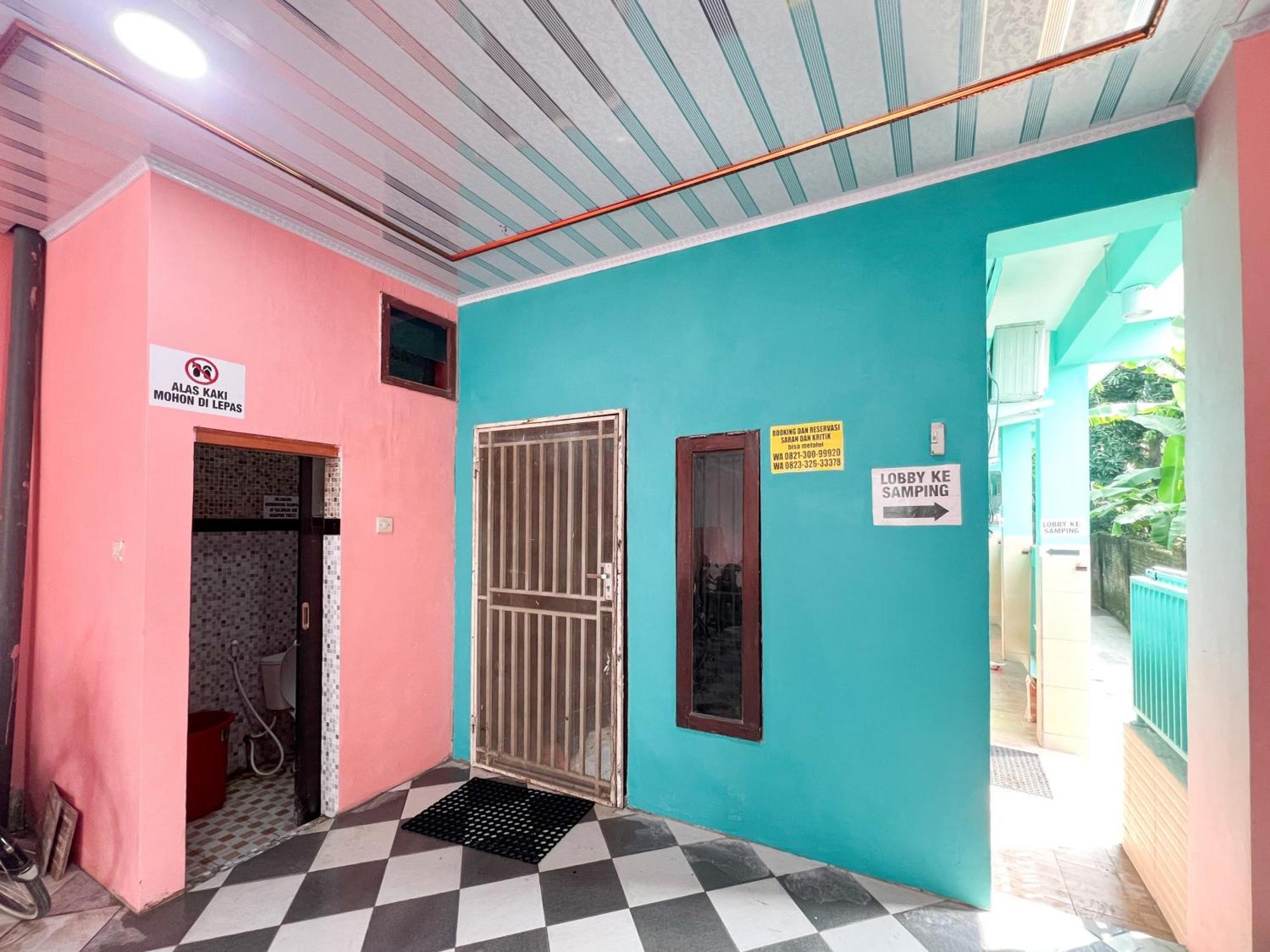 Reddoorz Near Sunrise Mall Mojokerto מראה חיצוני תמונה
