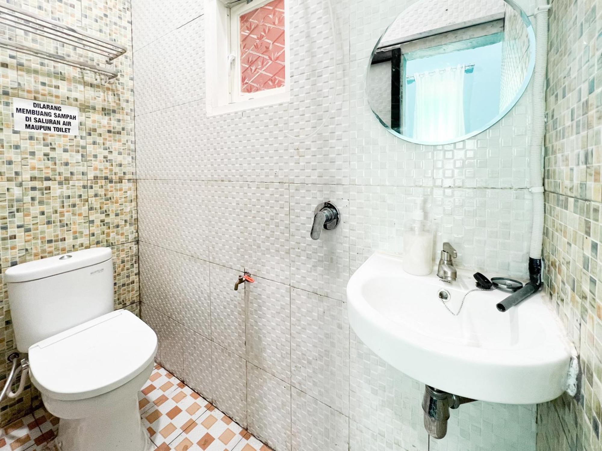 Reddoorz Near Sunrise Mall Mojokerto מראה חיצוני תמונה