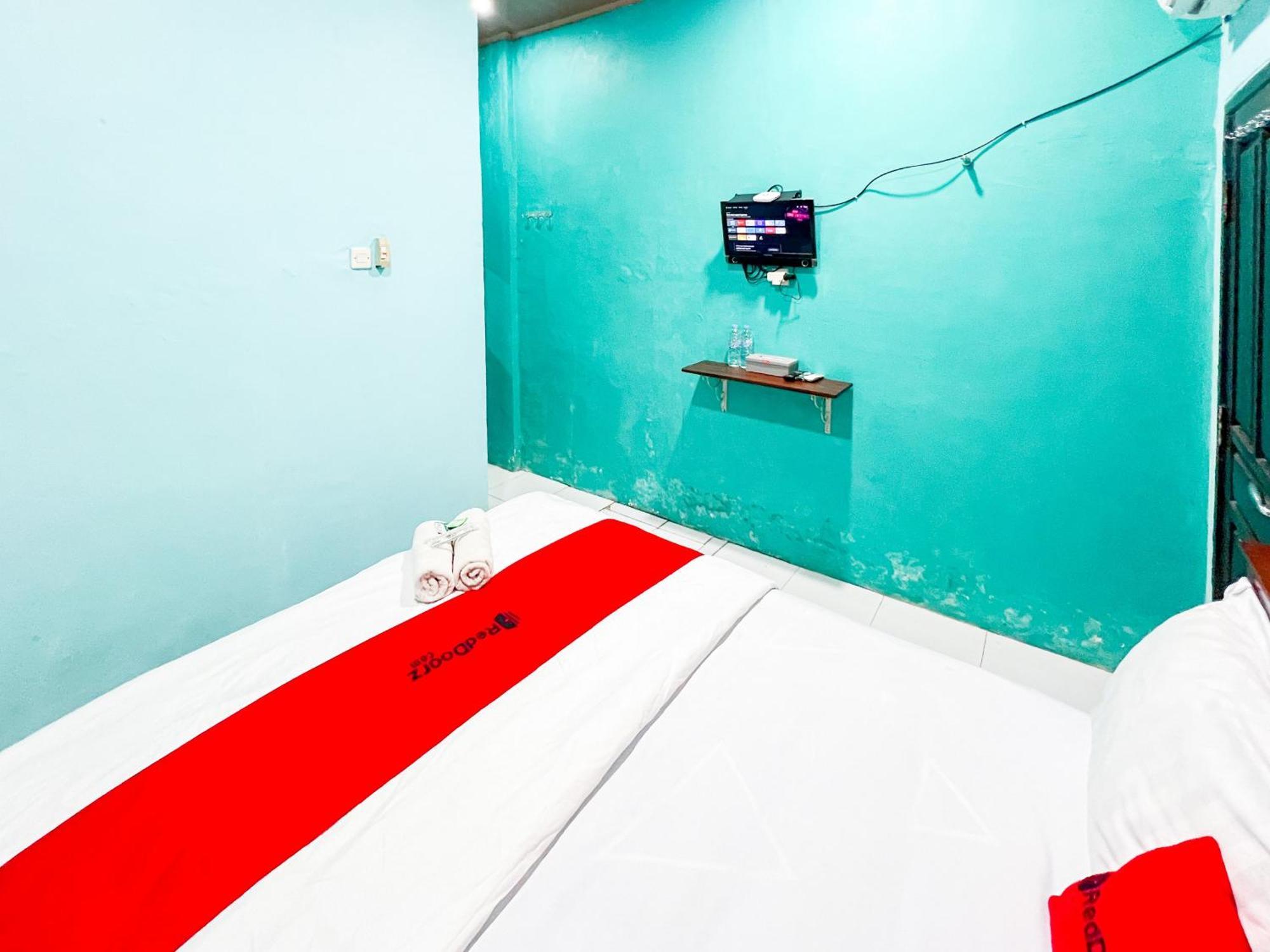 Reddoorz Near Sunrise Mall Mojokerto מראה חיצוני תמונה