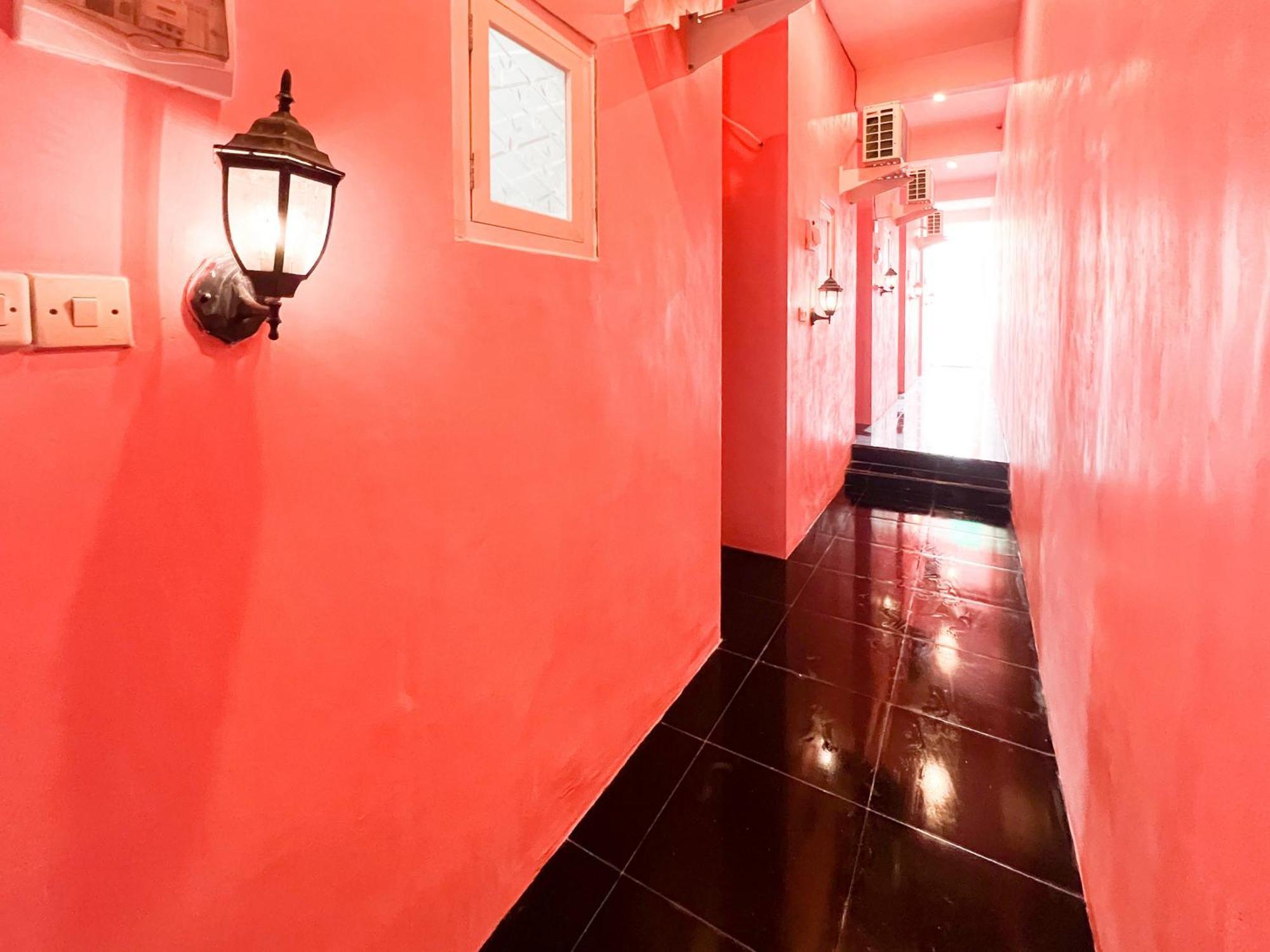 Reddoorz Near Sunrise Mall Mojokerto מראה חיצוני תמונה