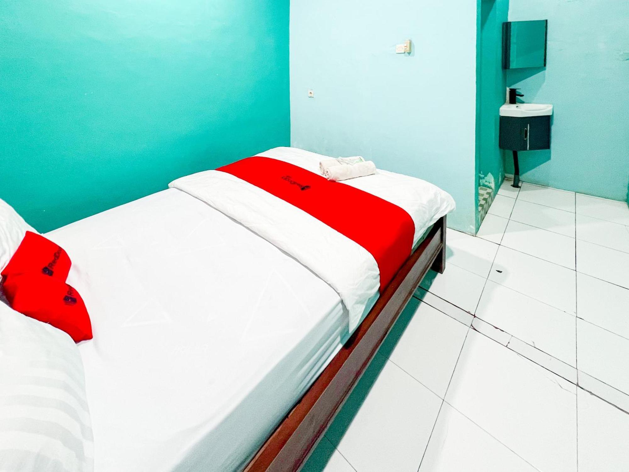 Reddoorz Near Sunrise Mall Mojokerto מראה חיצוני תמונה