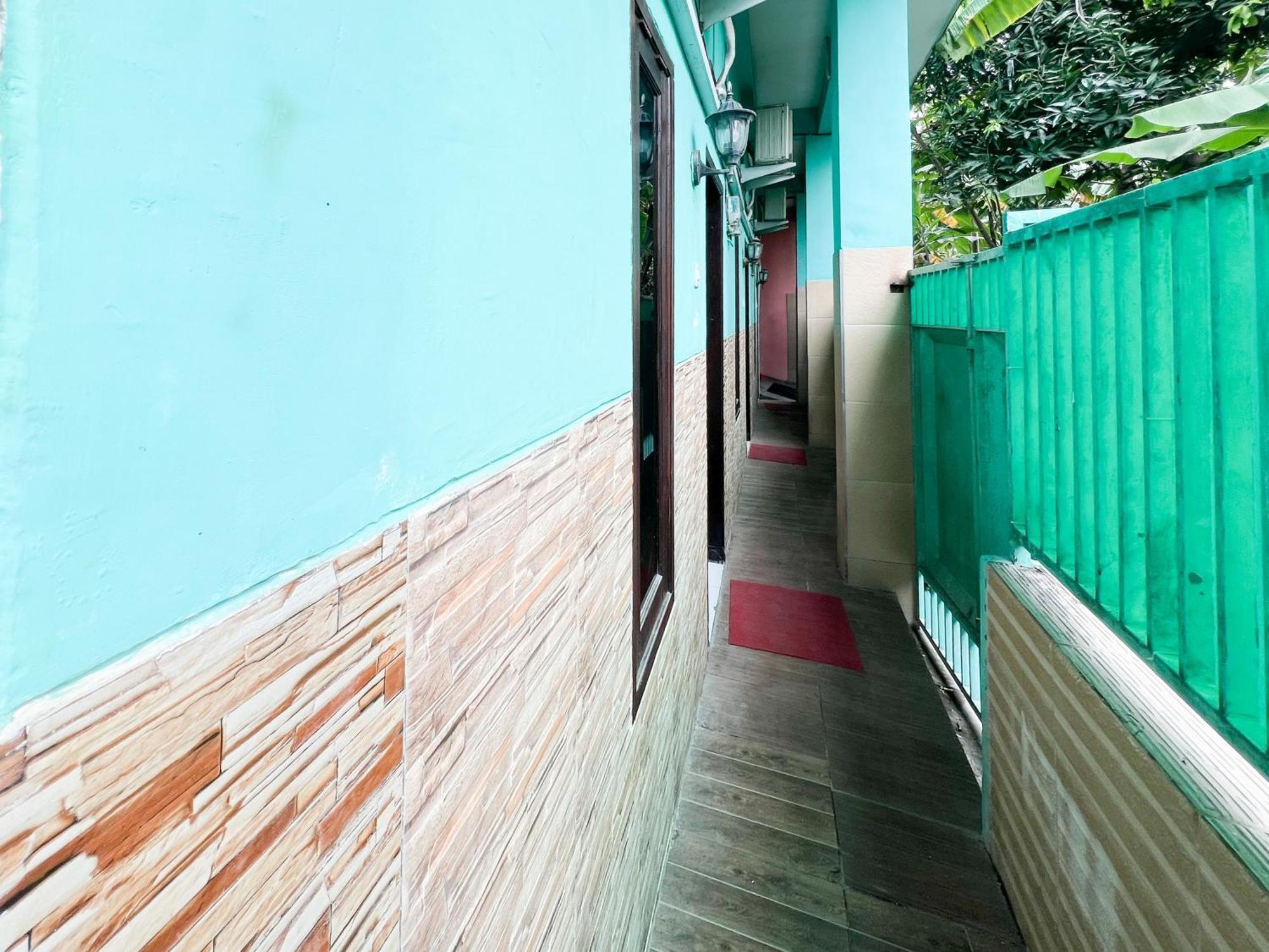 Reddoorz Near Sunrise Mall Mojokerto מראה חיצוני תמונה