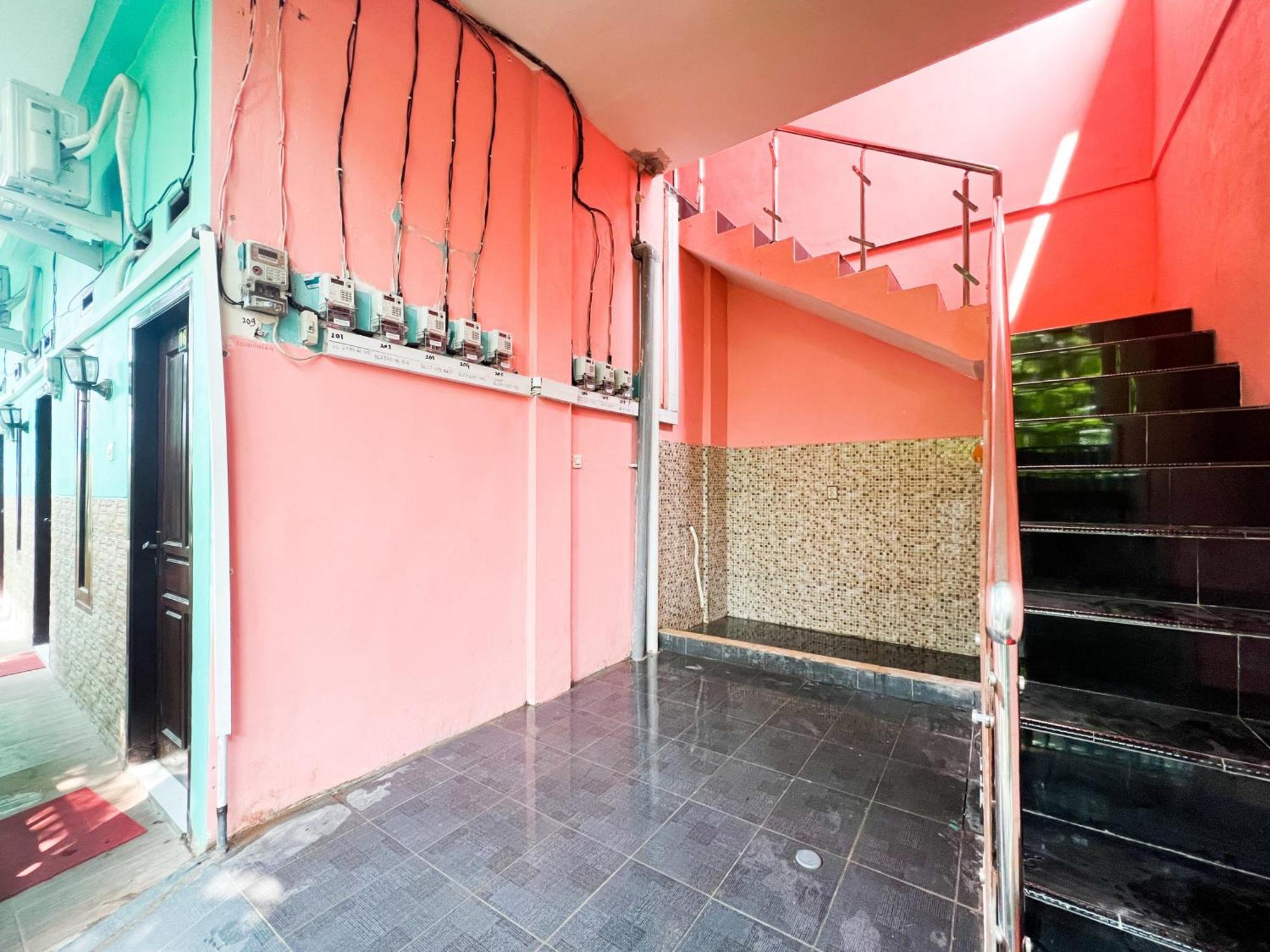 Reddoorz Near Sunrise Mall Mojokerto מראה חיצוני תמונה