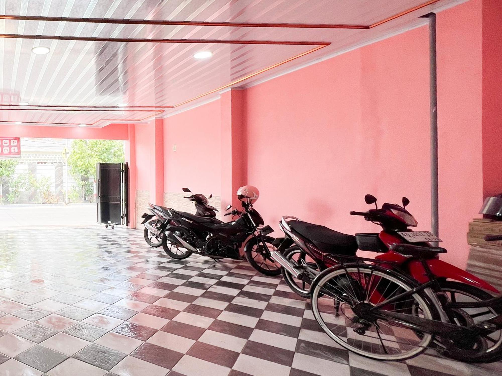 Reddoorz Near Sunrise Mall Mojokerto מראה חיצוני תמונה
