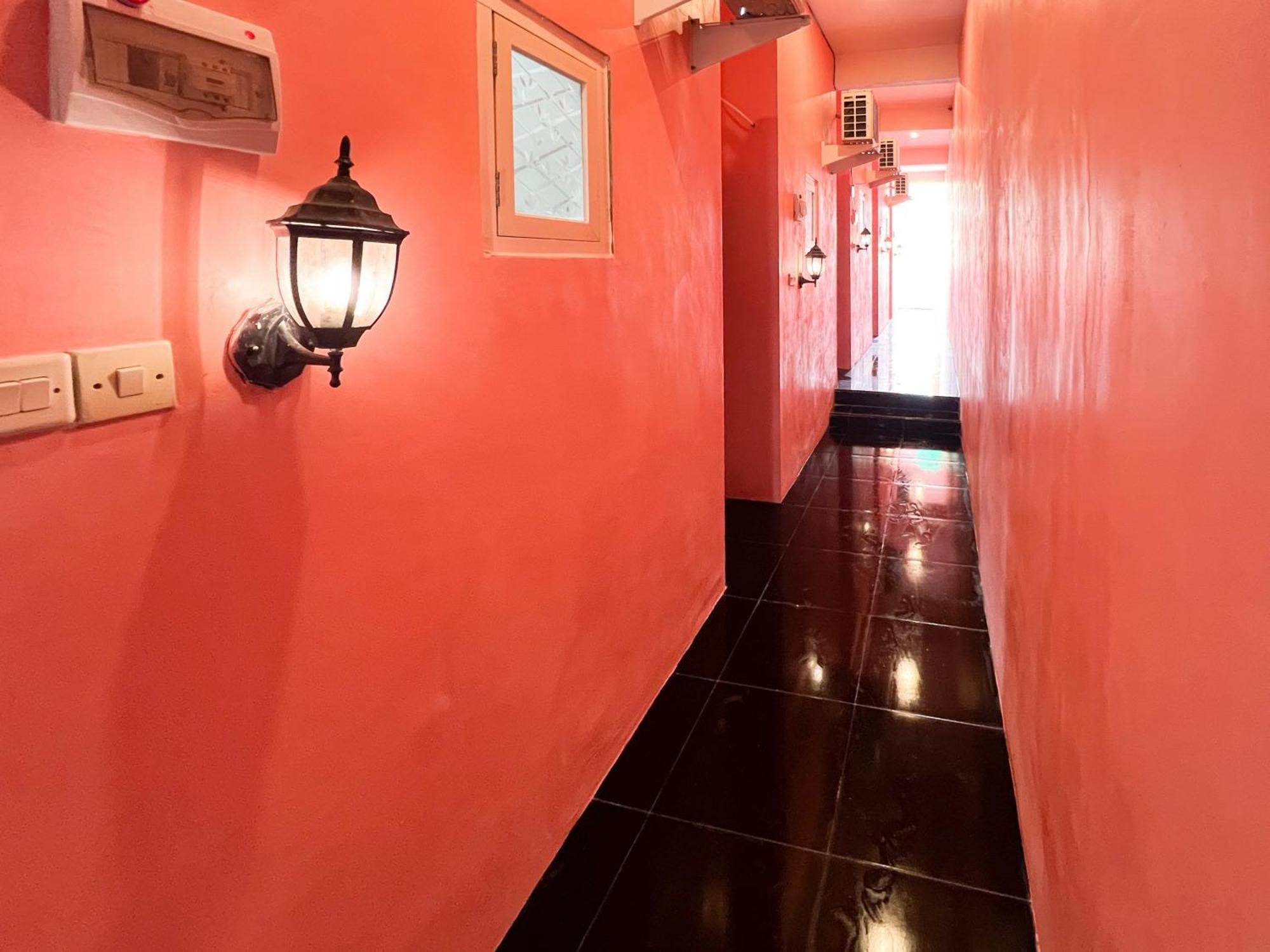 Reddoorz Near Sunrise Mall Mojokerto מראה חיצוני תמונה